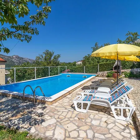 Ferienhaus 3 Bedroom Beautiful In Grižane