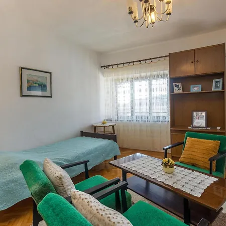3 Bedroom Beautiful In * Grižane