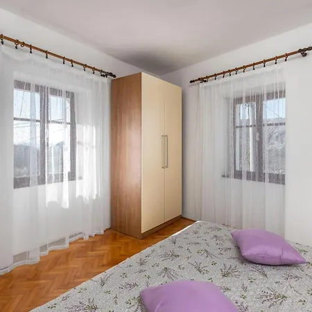 3 Bedroom Beautiful In Ferienhaus *