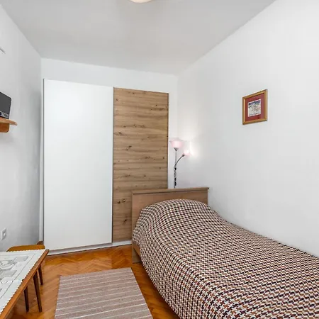 Ferienhaus 3 Bedroom Beautiful In Grižane