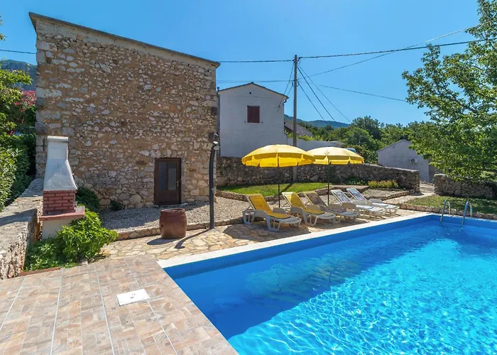 3 Bedroom Beautiful In Ferienhaus *