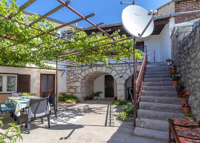 3 Bedroom Beautiful In Ferienhaus Grižane