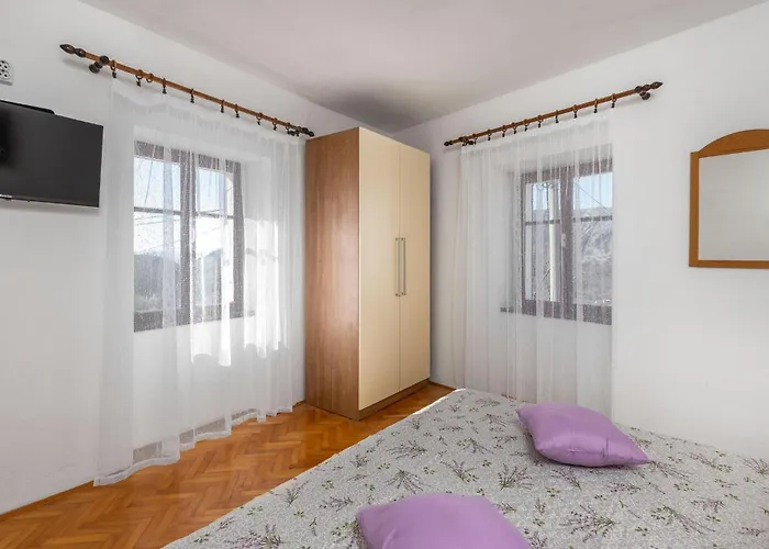 3 Bedroom Beautiful In Ferienhaus *