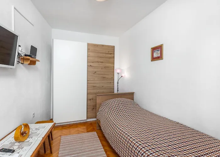 Ferienhaus 3 Bedroom Beautiful In Grižane